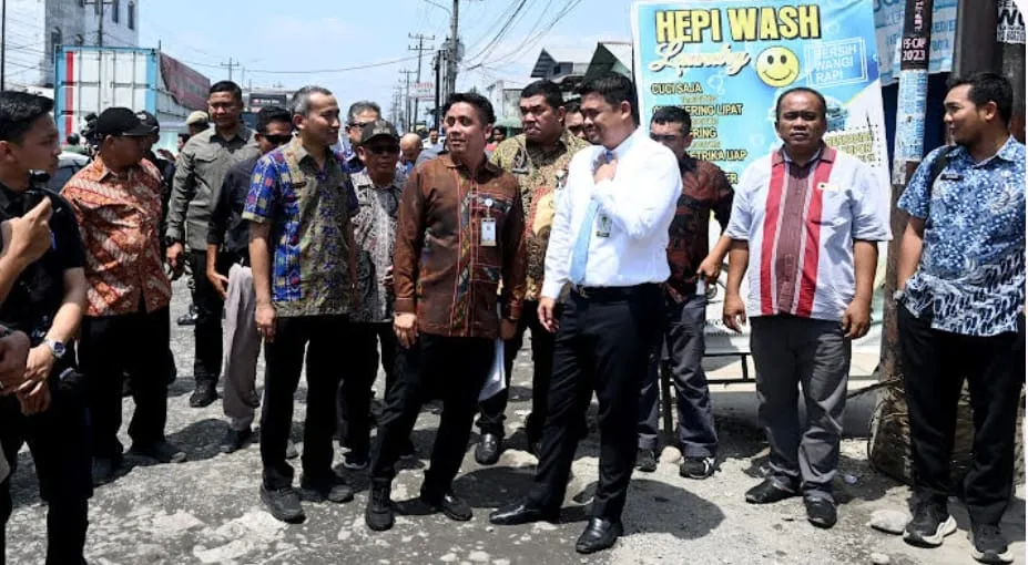 Agustus, Bobby Nasution Pastikan Jalan Helvetia Pasar 9 Diperbaiki