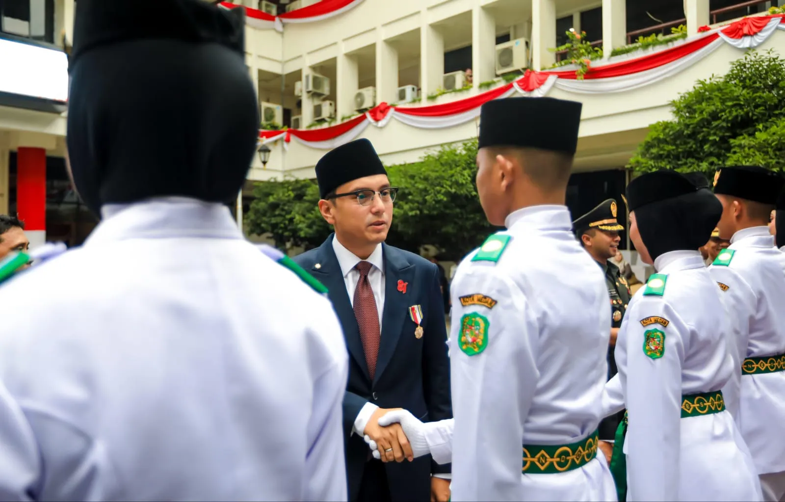 Rico Waas Kukuhkan Paskibraka Kota Medan, 48 Putra-Putri Siap Kibarkan Sang Merah Putih di HUT Ke- 81 Republik Indonesia