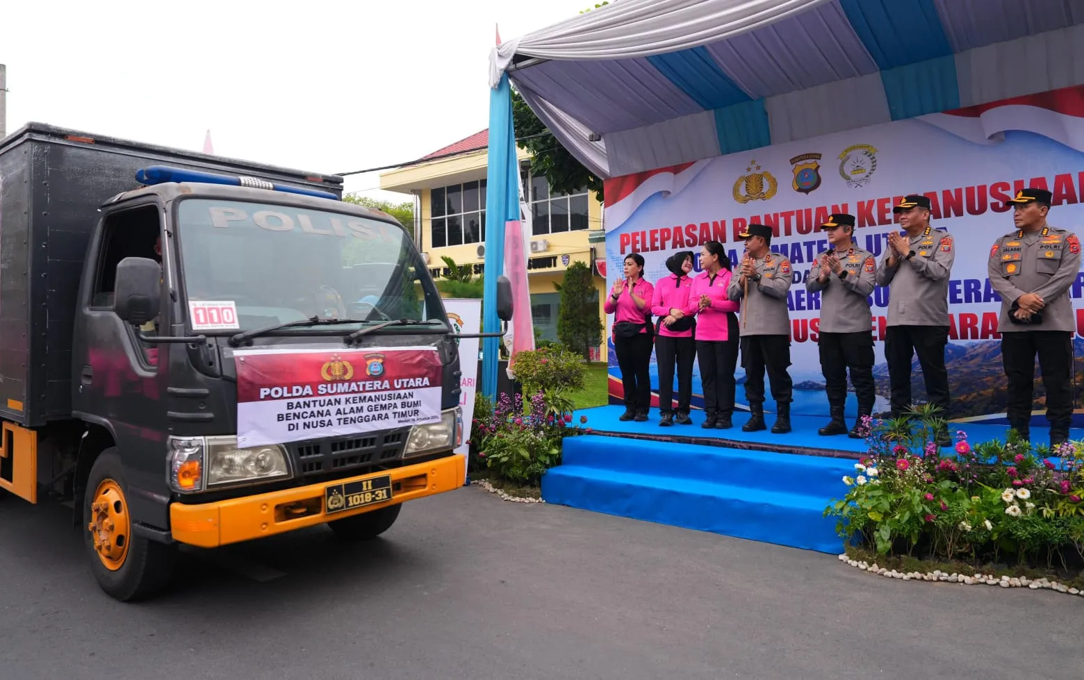 Polda Sumut Berangkatkan 25 Ton Bantuan Kemanusiaan Tahap Pertama untuk Korban Gempa NTT