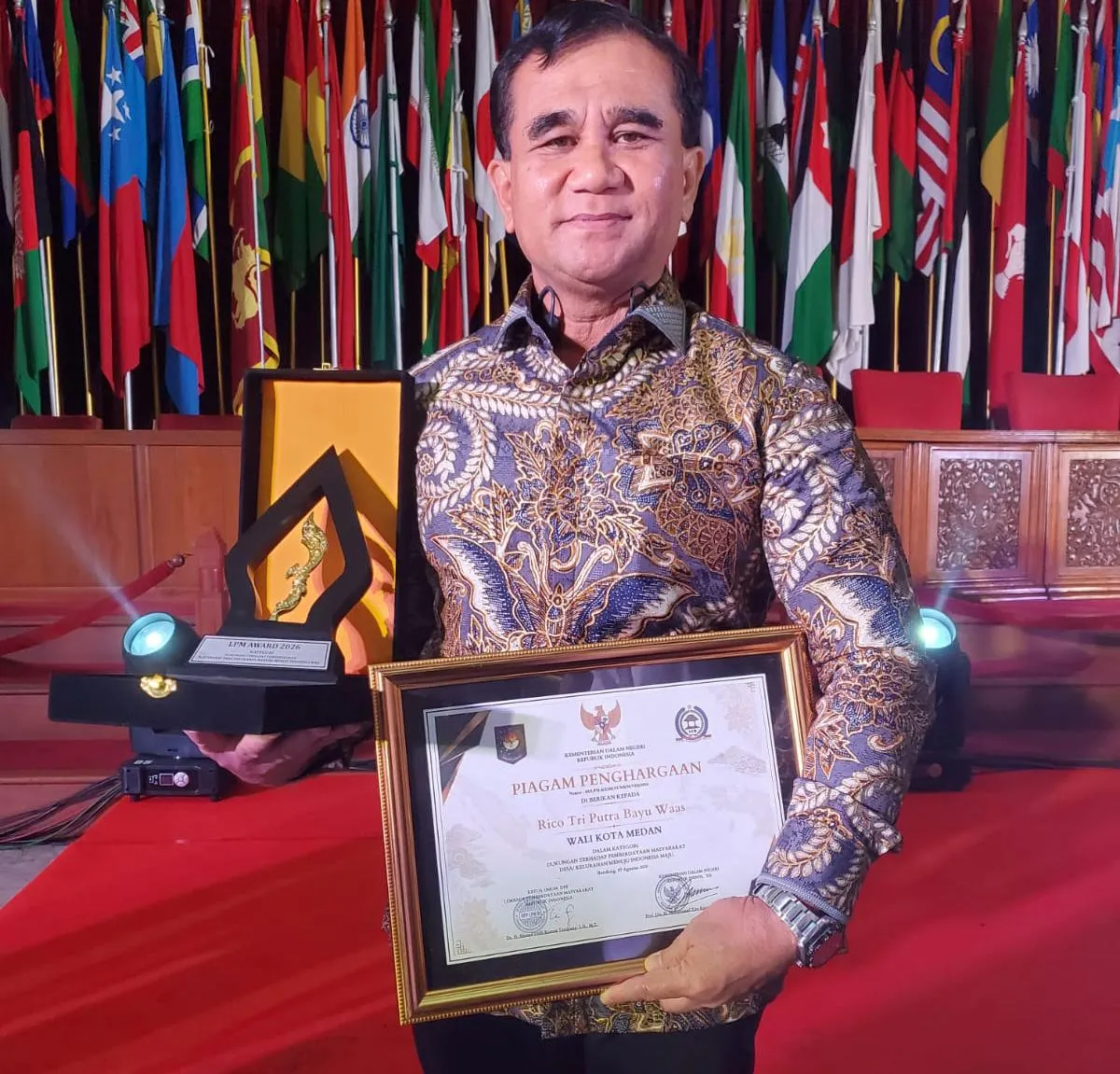 Wali Kota Medan Raih Penghargaan LPM Award 2026