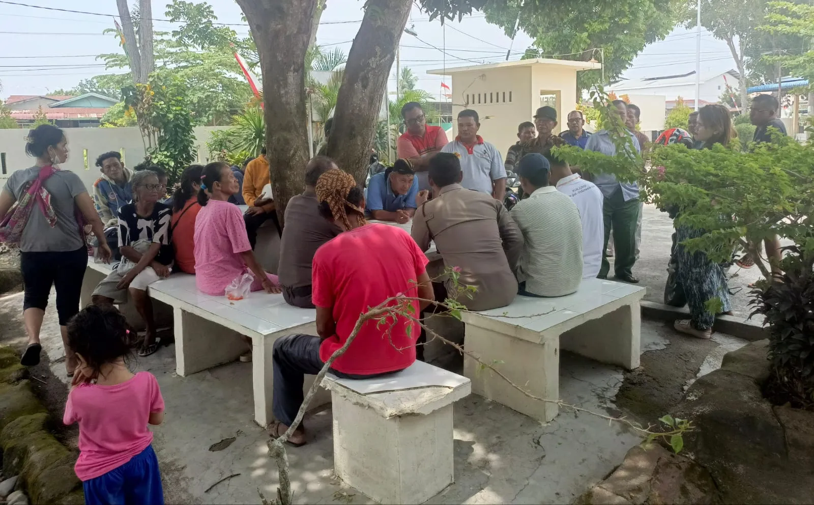 Pencurian TBS Merajalela di Desa Limau Sundai,Puluhan Warga Datangi Polsek Airputih