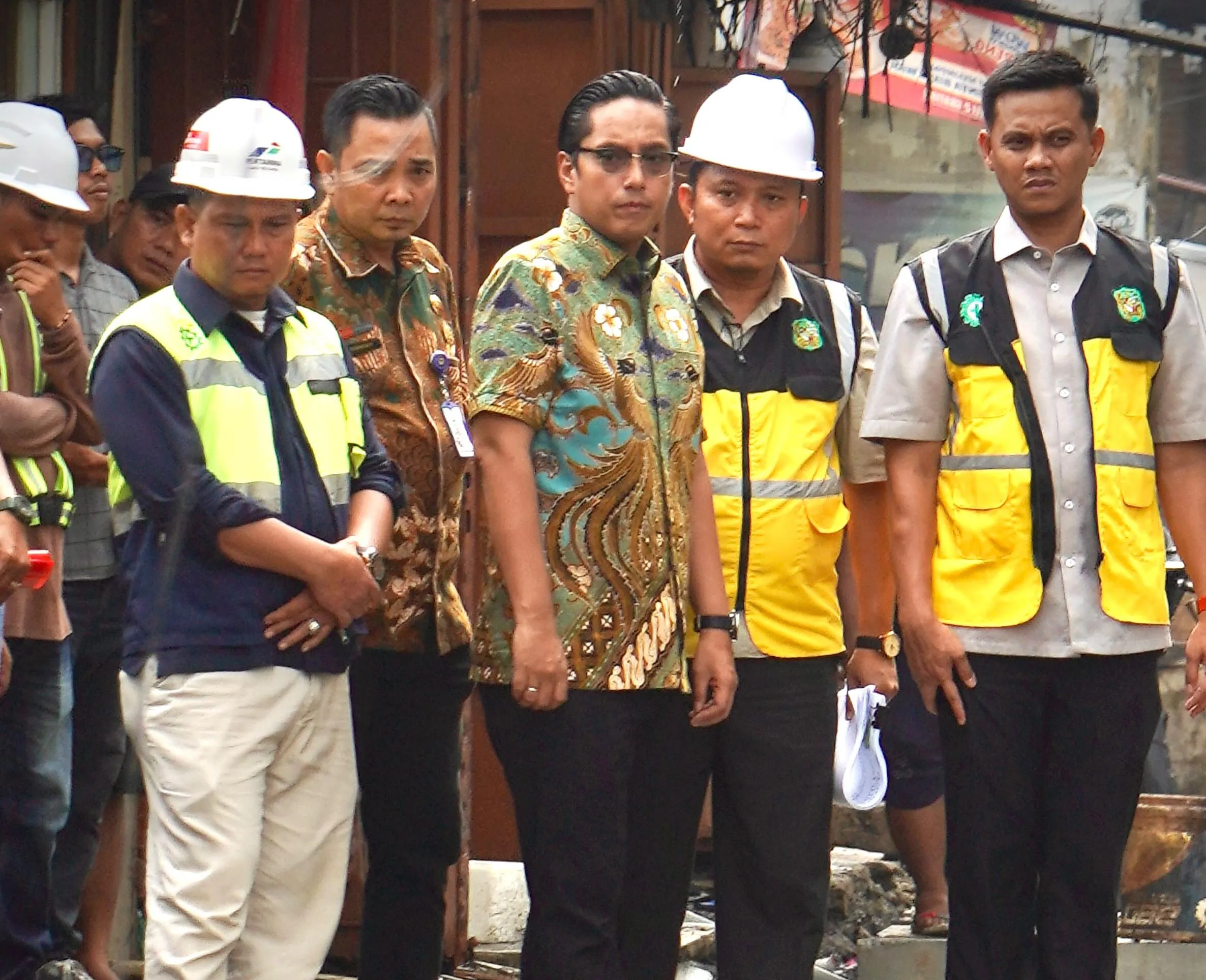 Rico Waas Turun Langsung di Tengah Hujan, Pastikan Pengerjaan Drainase Berjalan Optimal