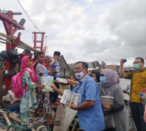 Ilyas Sitorus Tepati Janji. Sudah 800 lebih Buku Disumbangkan Ke  TMB Khasanah Bandar Rahmad Batu Bara.