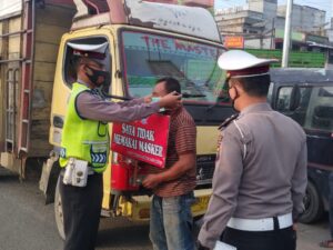 Di Batu Bara. Supir Truk Tak Pakai Masker Kena Push Up