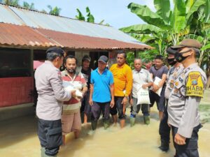 Tanggul Sungai Bahapal Jebol. Desa Kandangan Batu Bara Banjir