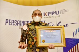 Edy Rahmayadi Terima Penghargaan KPPU Award 2020