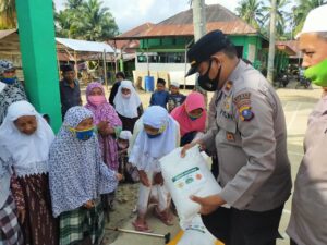 Di Palas, Beras Kapolri Disalurkan Kepada Penghuni Jompo Jompo