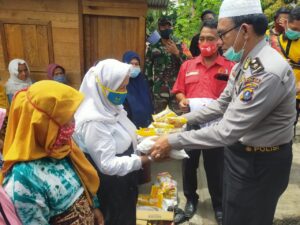 Polres Palas Bantu Sembako Jumat Berkah Ke Panti Jompo