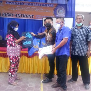 Wakil Ketua Komisi A DPRD Sumut Ricky Anthony Bantu Sembako,Masker,Tas Sekolah Ke 250 Warga