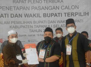 KPU Tapsel Tetapkan Dolly-Rasyid Bupati dan Wakil Bupati Terpilih