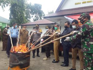 Kejari Palas Musnahkan Barang Bukti Kasus Narkoba , Pencurian dan Perjudian 