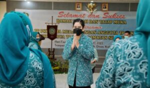 Kahiyang Ayu Ramah Tamah Dengan Anggota PKK Kota Medan