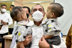 Bayi Kembar Adam – Aris Pulang Ke Rumah