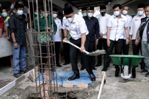 Wakil Wali Kota Medan Aulia Rachman Letakkan Batu Pertama Renovasi Masjid Taqwa Pulo Brayan Darat