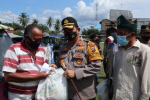 Bantuan Kapoldasu Untuk Tukang Becak