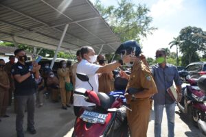 Bupati Zahir Beri Bantuan 16 Sepeda Motor Kepada Koordinator Pendidikan