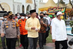 Kapolres Batu Bara AKBP Ikhwan Lubis Dampingi Wagub Musa Rajekshah Resmikan Masjid