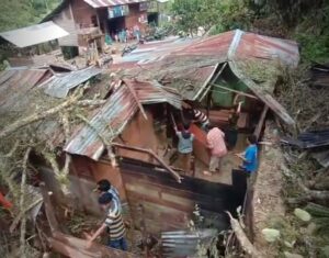 Angin Puting Beliung Hancurkan Satu Rumah Di Sosopan