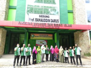 ALPPIND Salurkan Paket Ramadhan Petugas Kebersihan FEBI UIN Sumut