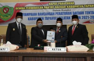 Bupati Tapsel Sampaikan Ranperda RPJMD 2021-2026 di Paripurna DPRD