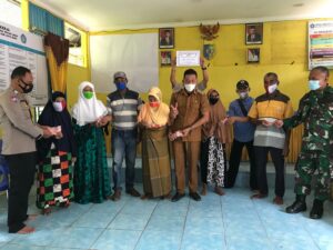 BLT Dana Desa Disalurkan Ke Masyarakat Mekar Laras Batu Bara