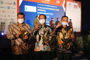Edy Rahmayadi Raih Top Pembina BUMD 2021