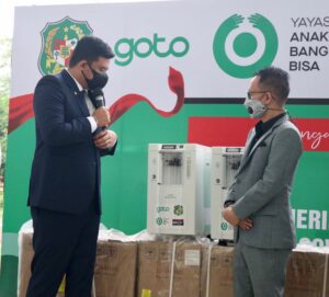 Bobby Terima Bantuan 15 Unit Oksigen Konsentrator 