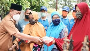 Plt.Wali Kota Tanjungbalai Serahkan Bantuan Korban Kebakaran