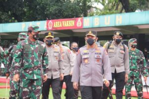 Panglima TNI dan Kapolri Tinjau Vaksinasi di Lapangan Benteng Medan