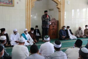 Bobby Safari Jumat Di Masjid Al Yasmin, Bantu UMKM