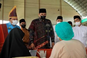 Bobby Nasution Tinjau Vaksinasi 2.059 Santri Pesantren Ar-Raudlatul Hasanah