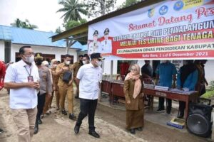 Bupati Batu Bara Zahir Tinjau Tes Urine Guru