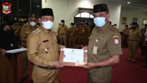 Plt.Walikota Tanjungbalai Serahkan SK. ASN Harus Amanah 