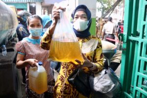 Operasi Pasar Minyak Goreng di Medan Diserbu Warga