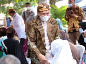 Bersama Pujakesuma, Bupati Zahir Beri Santunan Kepada Anak Yatim