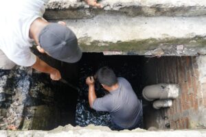 PU Medan Lakukan Normalisasi Drainase Depan Pintu Tol Bandar Selamat
