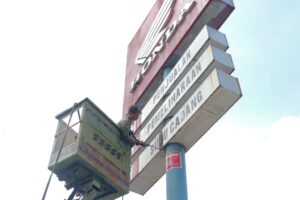 Pemko Medan Tertibkan Reklame Bermasalah di Marelan