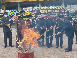 Puncak Hari Bhayangkara, Polres Tebing Tinggi Bakar 50 Kg Ganja 