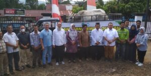 Bupati Dolly Serahkan Hewan Kurban PLTA Batang Toru ke Masyarakat