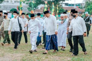 Edy Rahmayadi dan Bobby Nasution Sholat Idul Adha di Lapangan Gajah Mada