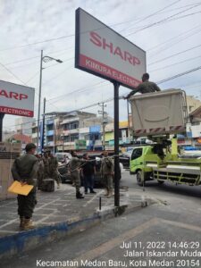 Di Kota Medan, Reklame Bermasalah Dibongkar