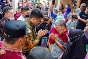 Bobby Tinjau Korban Kebakaran Belawan