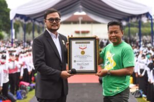 PKKMB USU Pecahkan Rekor MURI Menyanyikan Lagu 8 Etnis dengan 7.858 Peserta