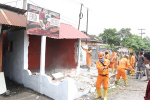 Dua Pos OKP di Kecamatan Medan Labuhan Dirubuhkan