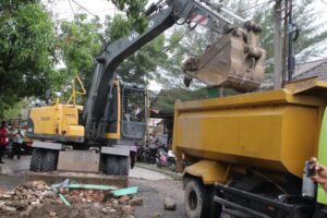 Di Kota Medan, 45 Bangunan Liar Diatas Drainase Telah Dibongkar