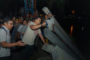 Antisipasi Banjir, Bobby Nasution Tinjau Pemasangan Tanggul Sementara Taman Maharani