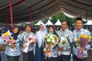 Ka. UPT SMP Negeri 7 Bersama Guru dan Ratusan Siswa Ikuti Upacara Hari Guru Pemko Medan