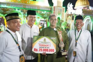 Rizqi Mubarok Juara 1 Hafidz 30 Juz.Menghafal Qur’an Bersama Orang Tua