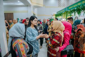 Kahiyang Ayu Apresiasi Pameran Bazar UMKM Persit KCK PD I/BB