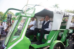 Edy Rahmayadi Naik Becak ke Musrenbang 